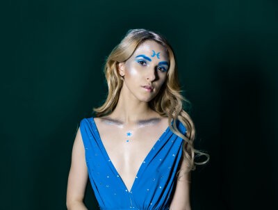 LilyKeeler naked stripping on cam for live sex video chat