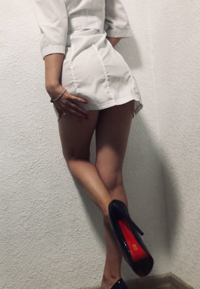 LilySpace7 naked stripping on cam for live sex video chat