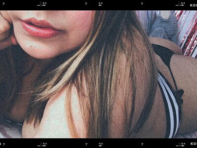 LilySummer naked stripping on cam for live sex video chat