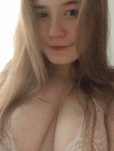 LindaThompson naked stripping on cam for live sex video chat