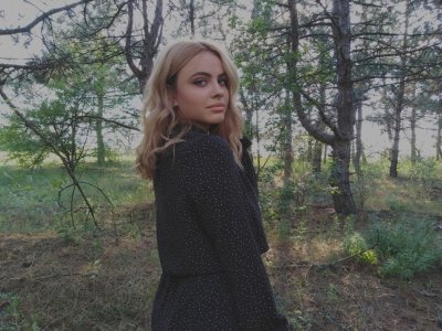 LindiKays naked stripping on cam for live sex video chat
