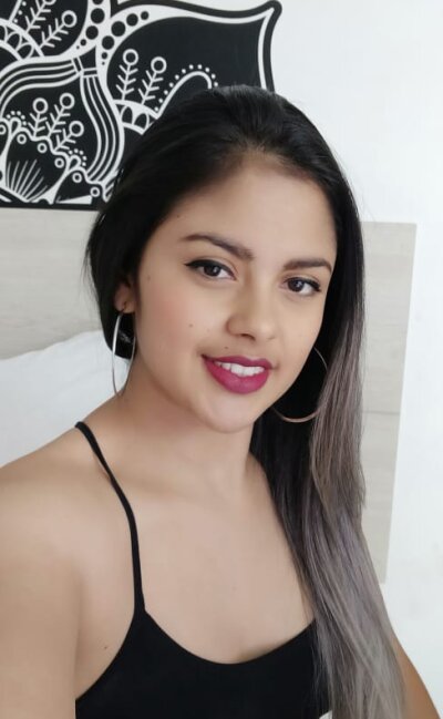 lindsay_jae naked stripping on cam for live sex video chat
