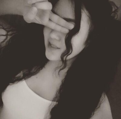 LioniFoxy naked stripping on cam for live sex video chat