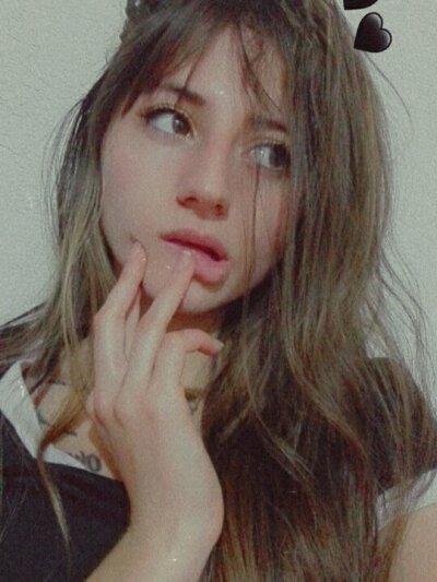 Lissi_Kdman naked stripping on cam for live sex video chat