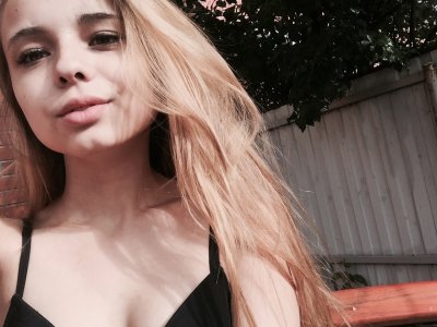 -Little-girl- naked stripping on cam for live sex video chat