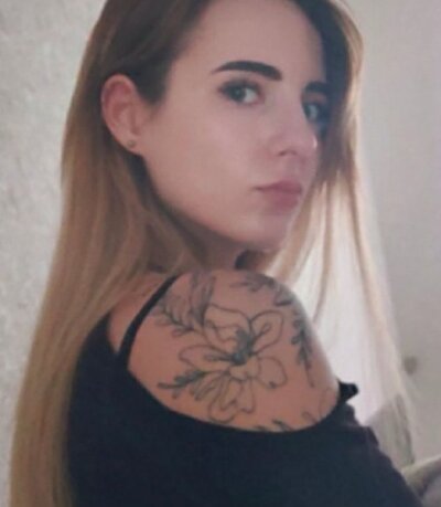 LittlFreya naked stripping on cam for live sex video chat