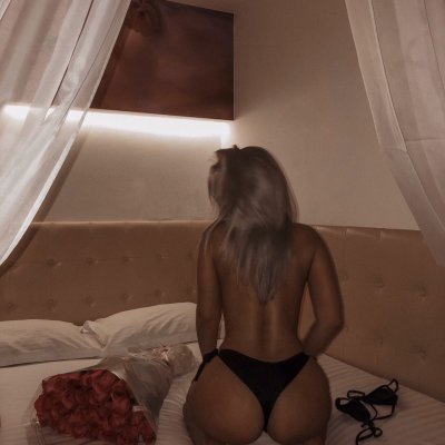 Liza_s naked stripping on cam for live sex video chat
