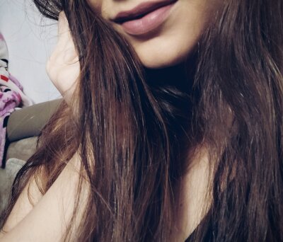LizaSexy20 naked stripping on cam for live sex video chat