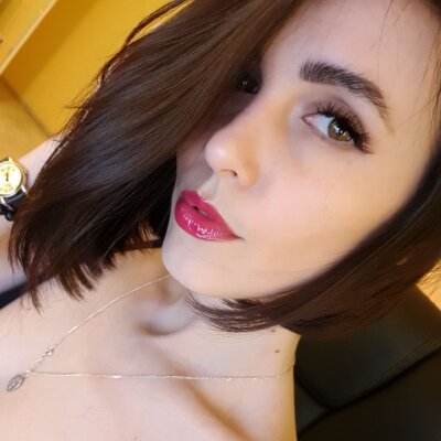 LizaSunshine naked stripping on cam for live sex video chat