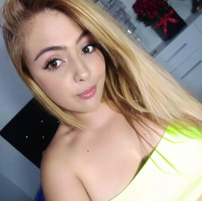 lizy_98 naked stripping on cam for live sex video chat