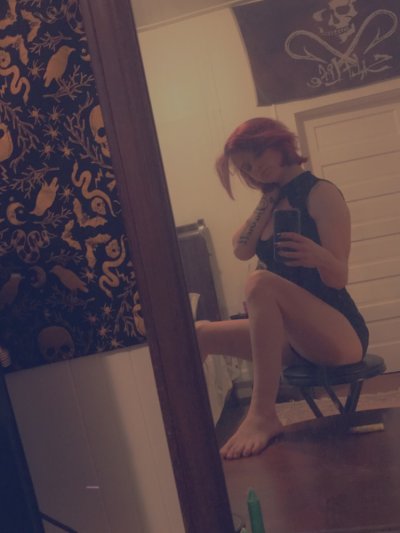 LonaRose naked stripping on cam for live sex video chat