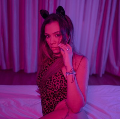 LorettaRobin naked stripping on cam for live sex video chat