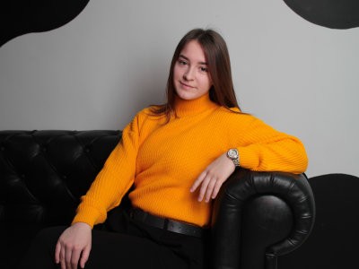 LovellaGreat naked stripping on cam for live sex video chat