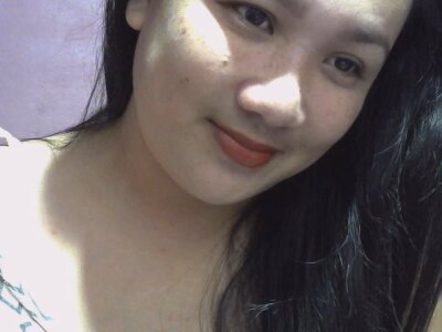LovelynQueen00 naked stripping on cam for live sex video chat