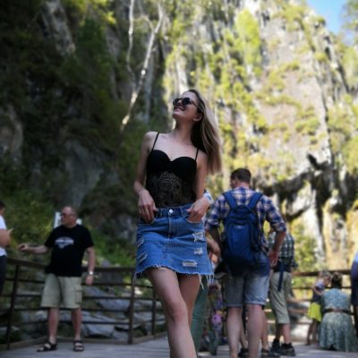 lovikiviki naked stripping on cam for live sex video chat