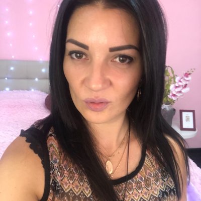 LunaBellucci naked stripping on cam for live sex video chat