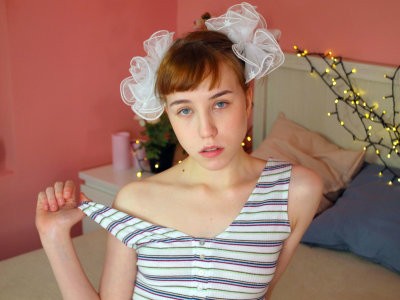 Lyra_Love naked stripping on cam for live sex video chat