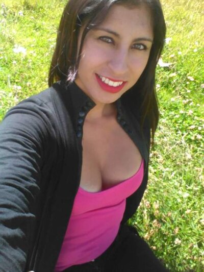 MAARYMOON naked stripping on cam for live sex video chat