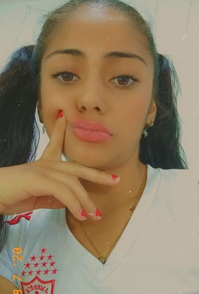 MaddyeScott naked stripping on cam for live sex video chat