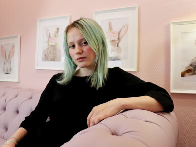 Maika_Berry naked stripping on cam for live sex video chat