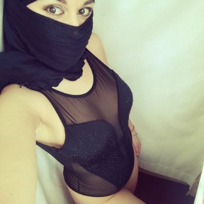 MallenRug naked stripping on cam for live sex video chat