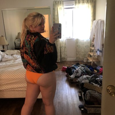 malz2love naked stripping on cam for live sex video chat