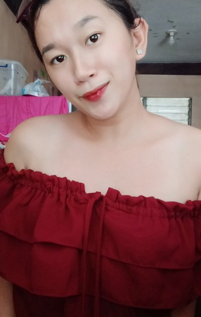 MANILAFOXXY naked stripping on cam for live sex video chat
