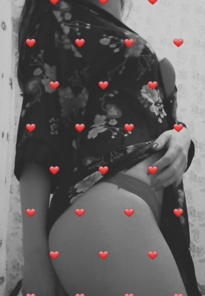 MaraRussell naked stripping on cam for live sex video chat