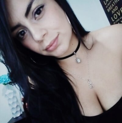 Mariana_Montero naked stripping on cam for live sex video chat