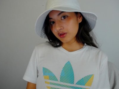 _mariiee naked stripping on cam for live sex video chat