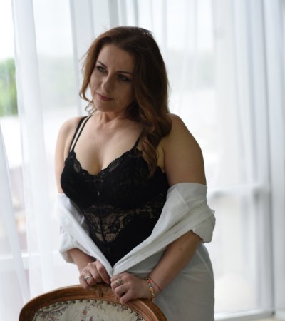MarinaLady naked stripping on cam for live sex video chat