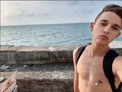 MARK_BARRET naked stripping on cam for live sex video chat