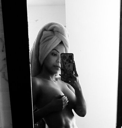_Mary_Rosse naked stripping on cam for live sex video chat
