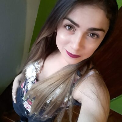 marylin_petite naked stripping on cam for live sex video chat