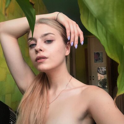 MCutie naked stripping on cam for live sex video chat