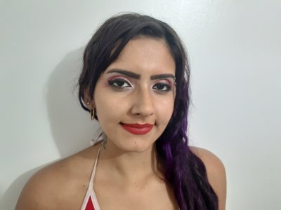 MelanieMoss naked stripping on cam for live sex video chat