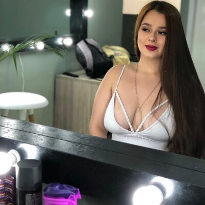 melannie_copper naked stripping on cam for live sex video chat
