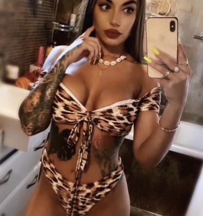 MeliaFoxBabestation naked stripping on cam for live sex video chat