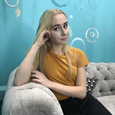 MelindaBerry naked stripping on cam for live sex video chat