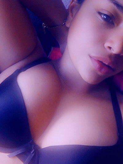 miahottle_crul naked stripping on cam for live sex video chat