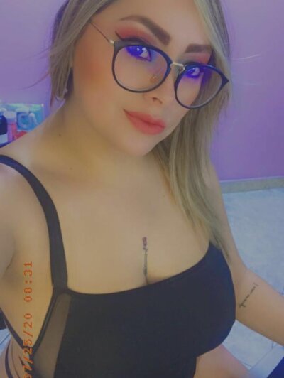 Miajaraxxx naked stripping on cam for live sex video chat