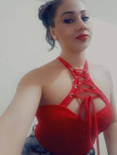 MICHEL_MALKOVA naked stripping on cam for live sex video chat