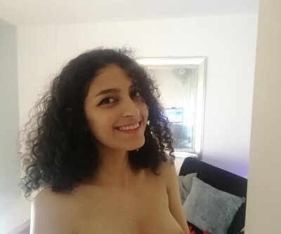 michelle_dutty naked stripping on cam for live sex video chat