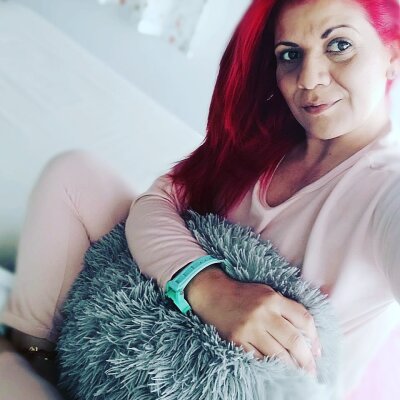 miiaxx_1990 naked stripping on cam for live sex video chat