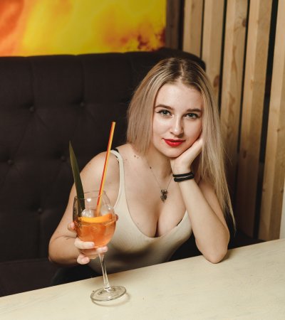 Milania_Kiss naked stripping on cam for live sex video chat