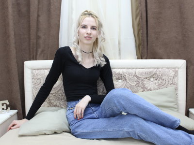 MilenaDream naked stripping on cam for live sex video chat