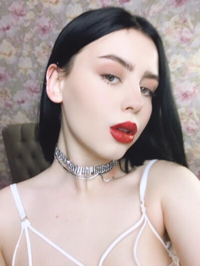 milka_xx naked stripping on cam for live sex video chat