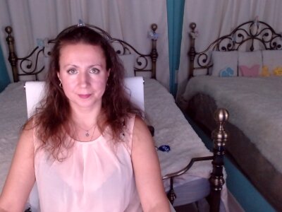 MissSaarah naked stripping on cam for live sex video chat