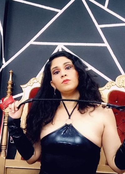 Mistresskloe naked stripping on cam for live sex video chat