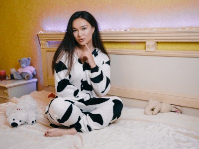 Misty_Diggler naked stripping on cam for live sex video chat